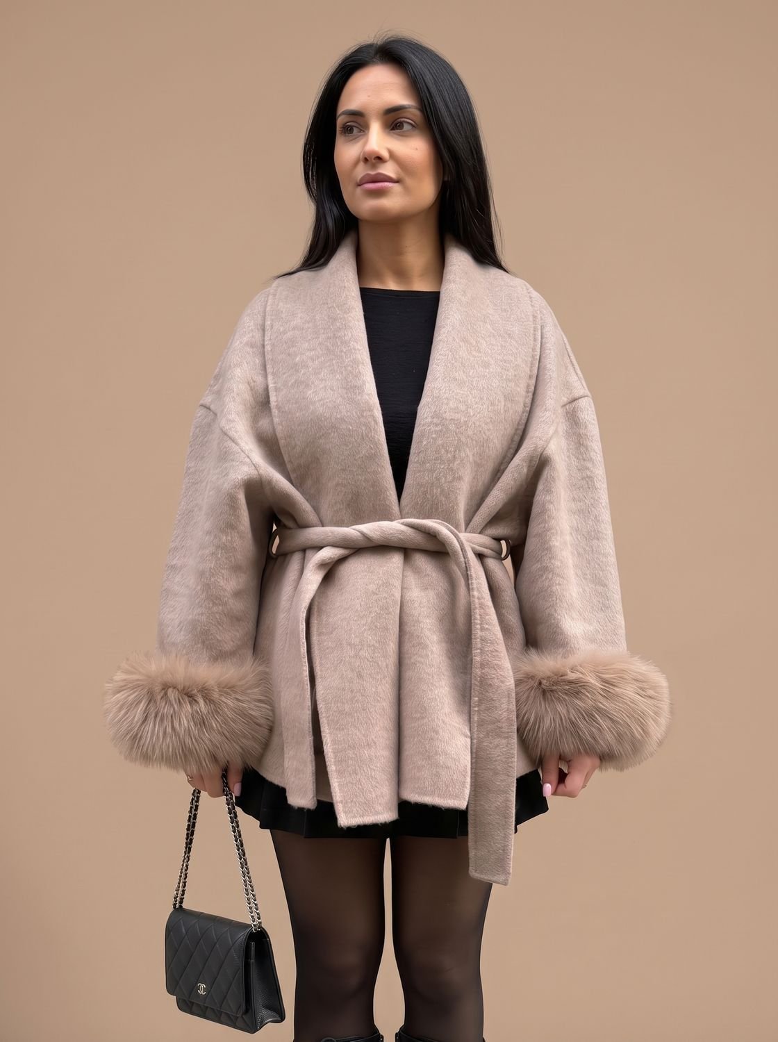 Nora | Kunstfellmantel mit Gürtel und Plüschärmeln für Damen