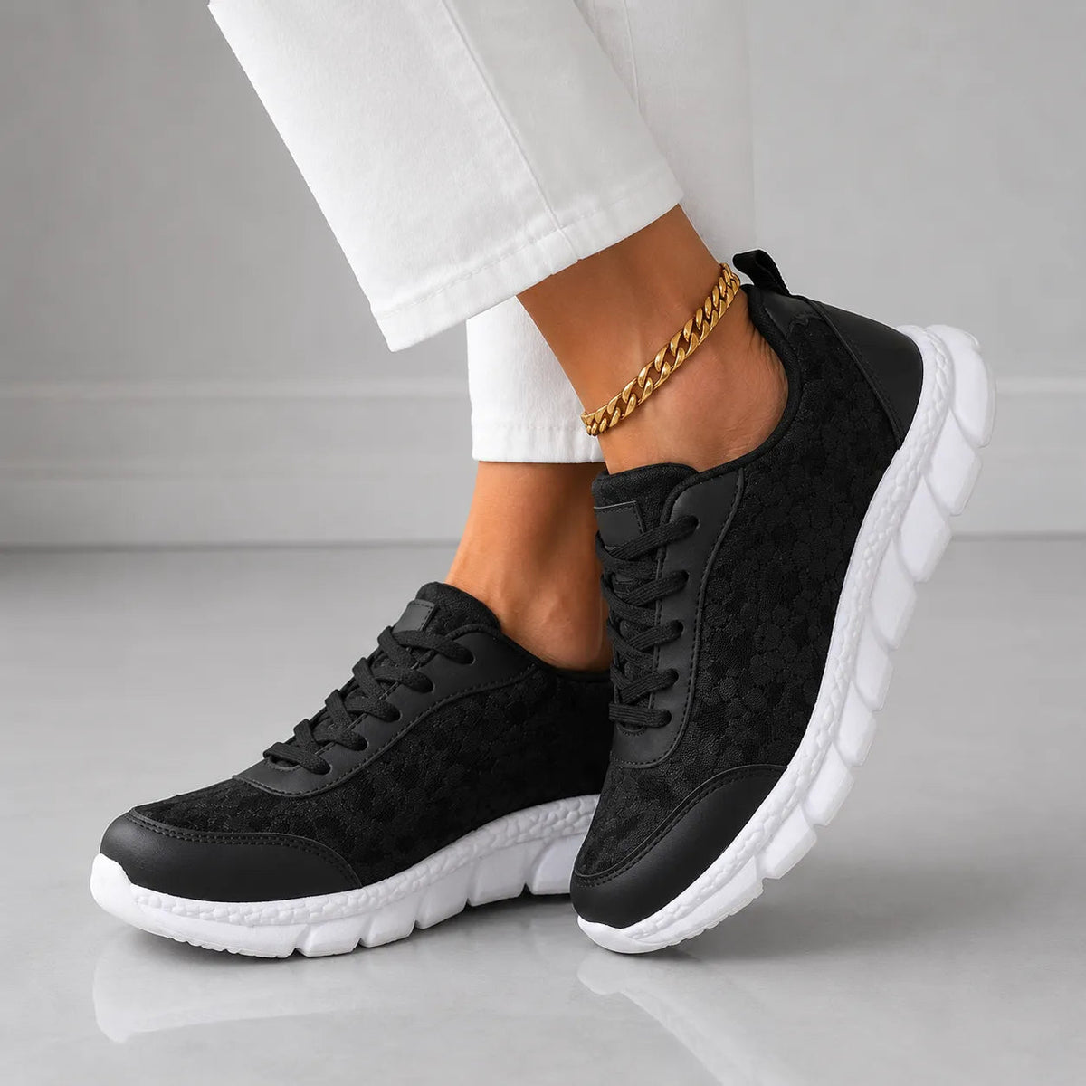 Stelline | Star Mesh Platform Sneakers für Frauen – Atmungsaktives Design