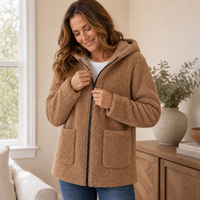 Daisy | Modische und flauschige Damenjacke mit Kapuze