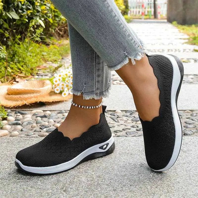 Wavella | Slip-On Walking Shoes – Lightweight and Comfortable for Women