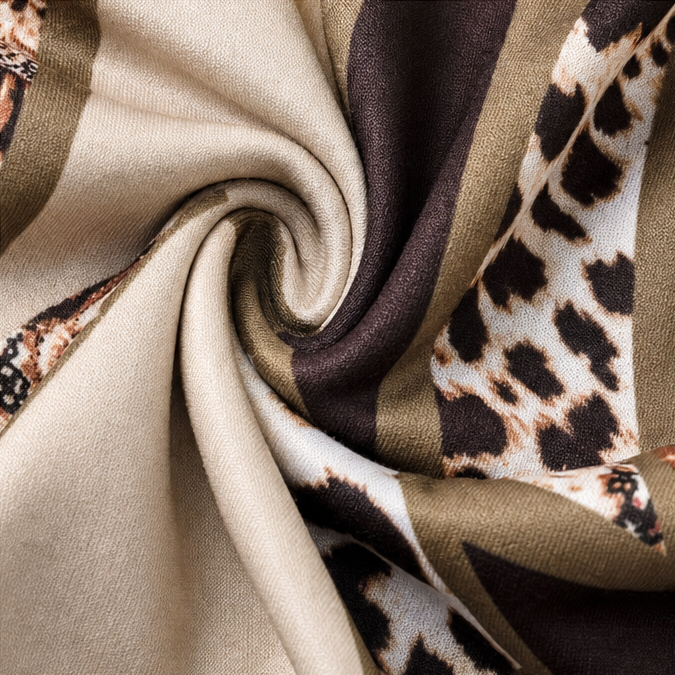 Velora | Asymmetrisches Hemd – Leoprint und Paisleymuster für Frauen