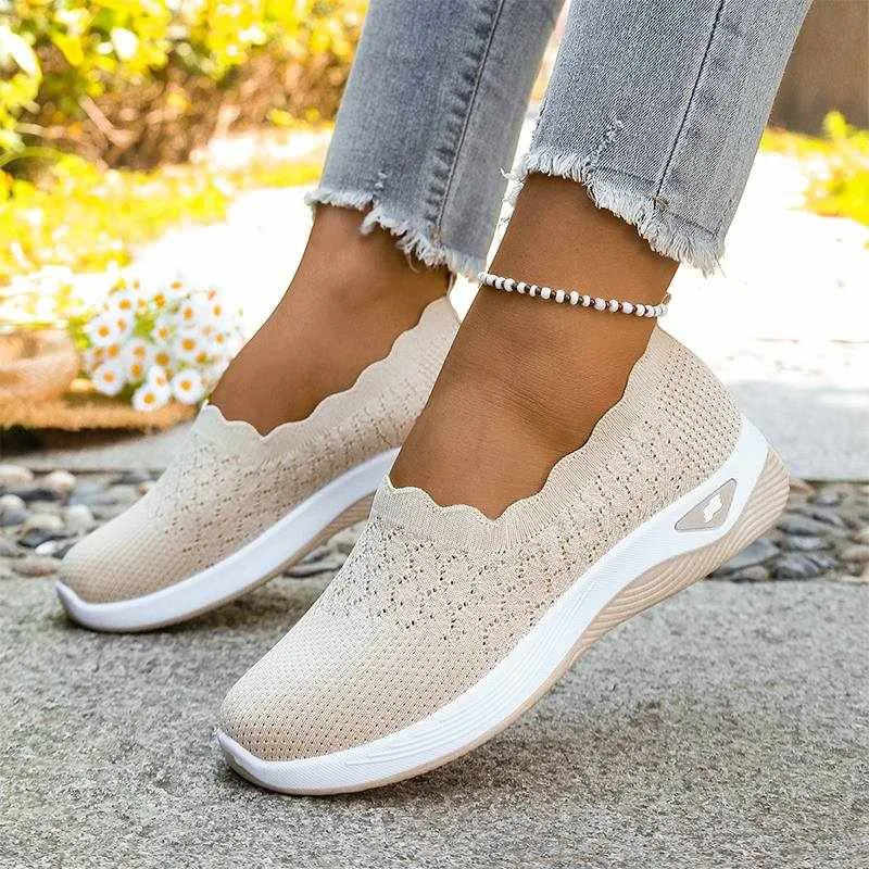 Wavella | Slip-On Walking Shoes – Lightweight and Comfortable for Women
